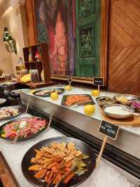 นบุฟเฟ่มื้อค่ำที่ห้องอาหาร The Dining Room