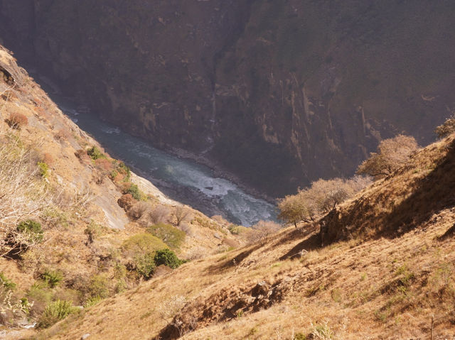 Epic Adventure: 2-Day, 1-Night Hike at Tiger Leaping Gorge 🏞️⛰️