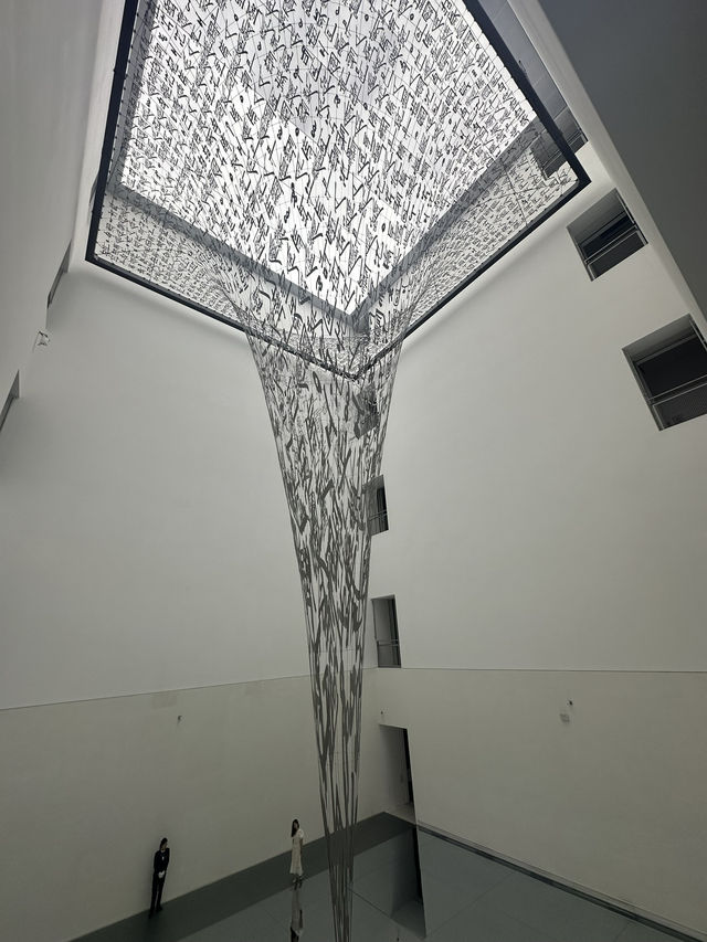 화려한 상하이 MAP 미술관(Pudong Art Museum)