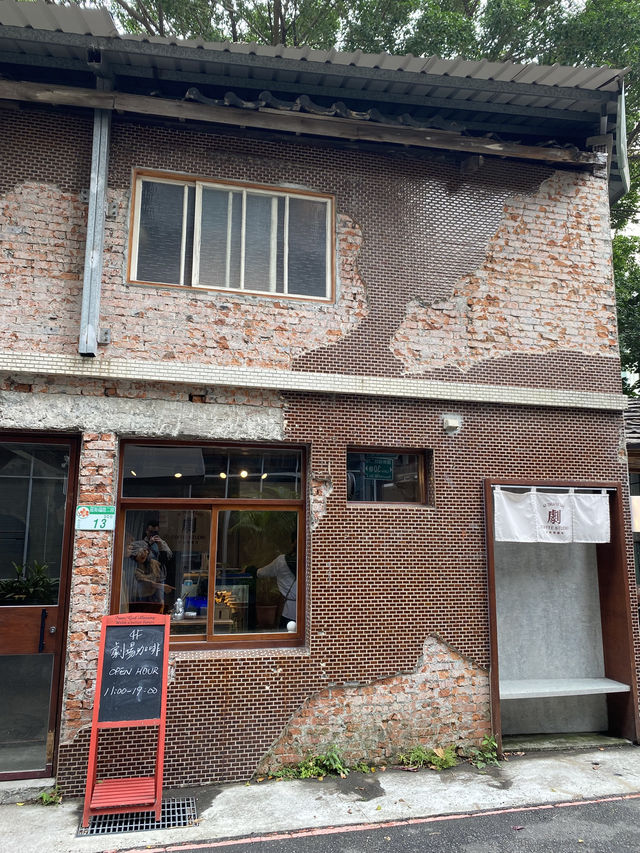 《4F劇場咖啡-古亭店》沉浸在劇場氛圍的咖啡時光