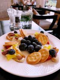 Fine Dining in St. Regis Drawing Room like a King