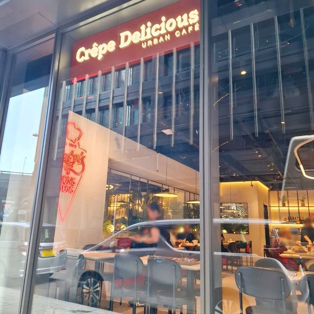 置身玻璃屋，歎爆餡可麗餅