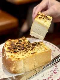 Der Koffer: A Cozy Retro Café in Honjo-Azumabashi
