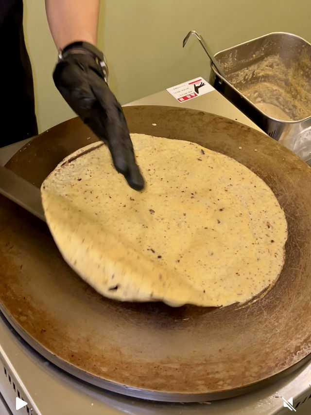 Mrs. JACKDOLL: A Charming Crepe Stand in Kagurazaka