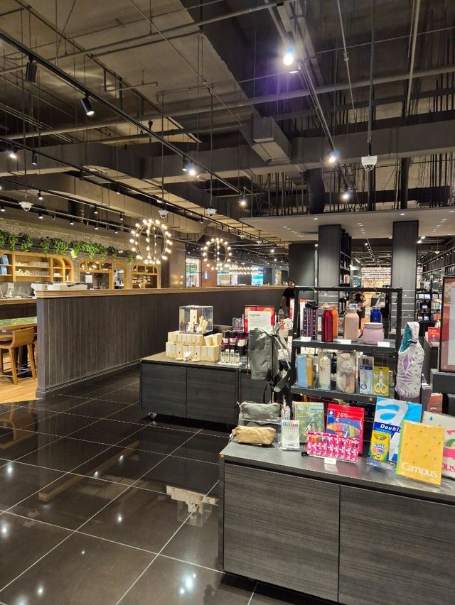 Tsutaya Bookstore Malaysia 📚