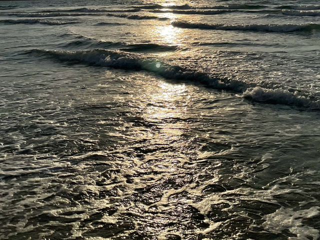 พระอาทิตย์ขึ้นที่หาดเฉวง 🌥️