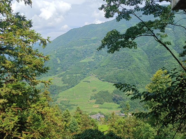 桂林龍脊梯田：綠梯田 × 藍天空，超美的畫面！