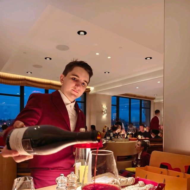elegant dining with river view of seine