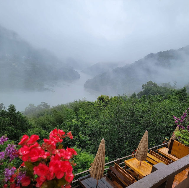 走走觀音洞步道看蝙蝠洞；森鄰水岸景觀咖啡廳覓美食