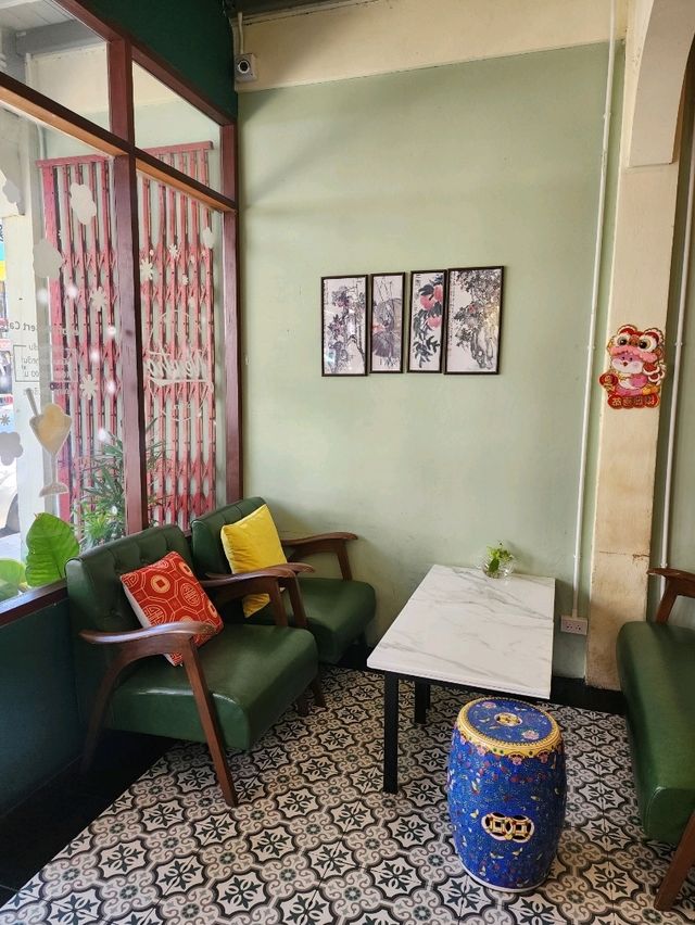 【バンコク】中華風な内装&トーストデザートがナイスなカフェ☕