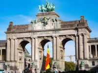 【緑と文化の融合】サンカントネール公園（Parc du Cinquantenaire）🌳🖼️