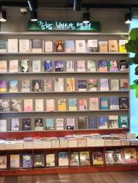 부산 구도심에 사는 사람이라면 모두 아는 지역서점, 남포문고