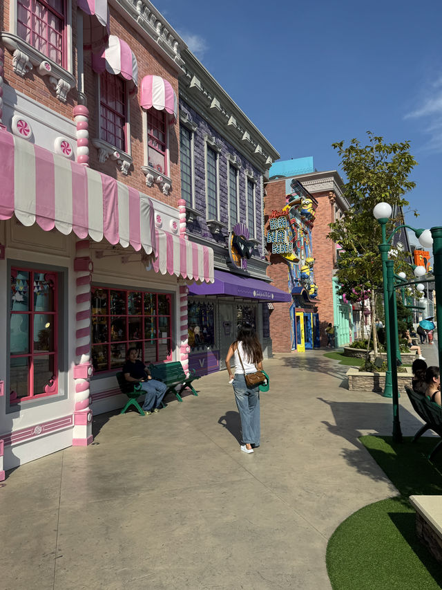 Stay in Sentosa, be the first to get to Universal Studios!