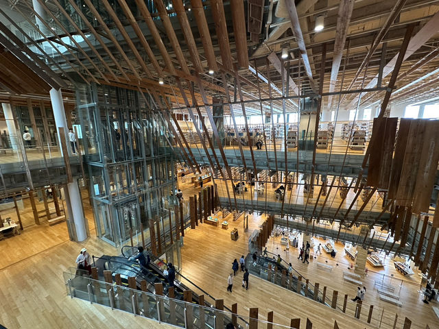 【富山ガラス美術館】