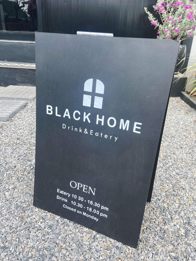 BLACK HOME Cafe (Kaeng Khoi)