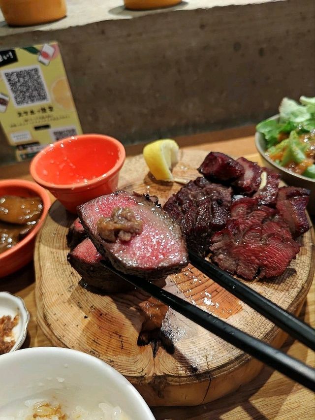 東京美食｜西新宿最夯美食~人氣極厚切牛舌定食—牛たんの檸檬