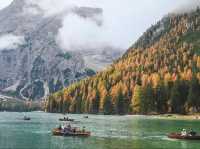 พายเรือเล่นที่ทะเลสาบ Lego di Braies -Dolomie