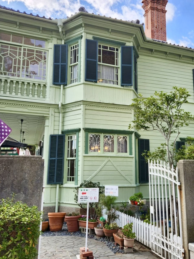 Strolling Through the Western Charm of Kobe’s Kitano Area