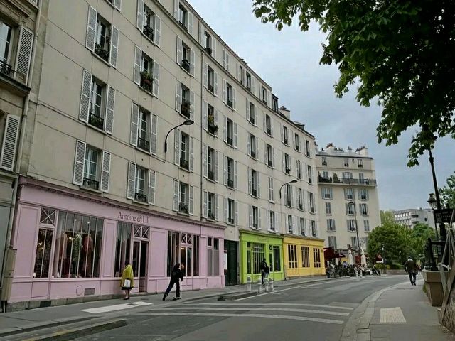 Canal Saint-Martin – Parisian Charm by the Water