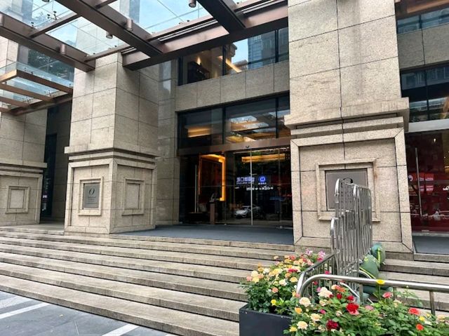 "Your Luxurious Home Away from Home in Guangzhou"