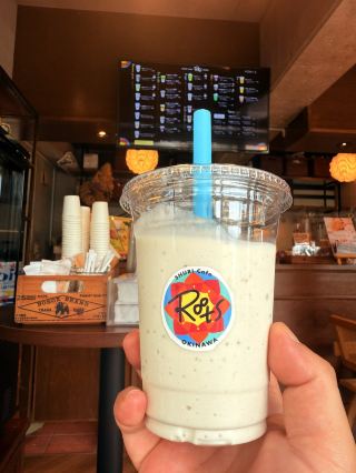 Okinawa｜Savor the rich Okinawan flavor with a banana smoothie at Shuri Cafe Roots