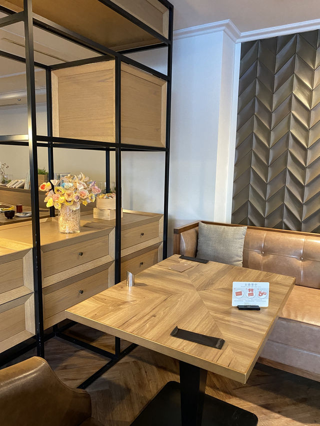 東京王子飯店～餐廳可看到東京鐵塔～房間好大啊～