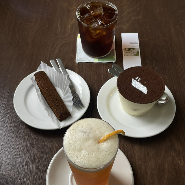 제주 여행 / 차분한 분위기에 맛난 디저트와 음료를 파는 카페 작은방