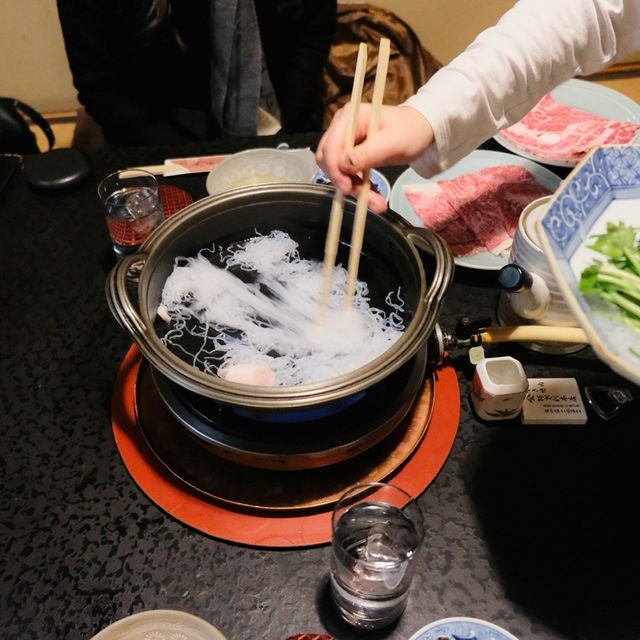 🍲 Asari Honten – สุกี้ยากี้ร้อน ๆ สูตรดั้งเดิม