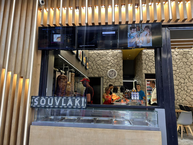【My Gyros｜メテオラ観光の途中に◎！地元で人気のギロス専門店】