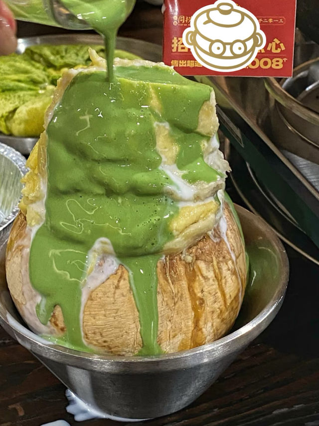 Durian Hot Pot + Bitter Melon Burgers?! This Legendary Guangzhou Shop Did THAT!