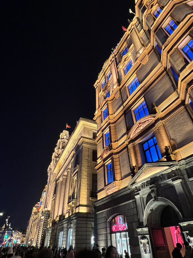 The Bund ยามค่ำคืน แสงไฟวิบวับ 💛✨