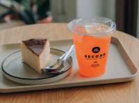 คาเฟ่ริมแม่น้ำย่านวังหลัง มู้ดดี วิวหลักล้านน 🍰🍹
