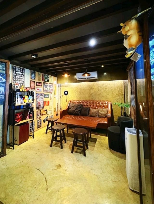 Backstreet House Pattaya ไตล์ Industrial Loft 