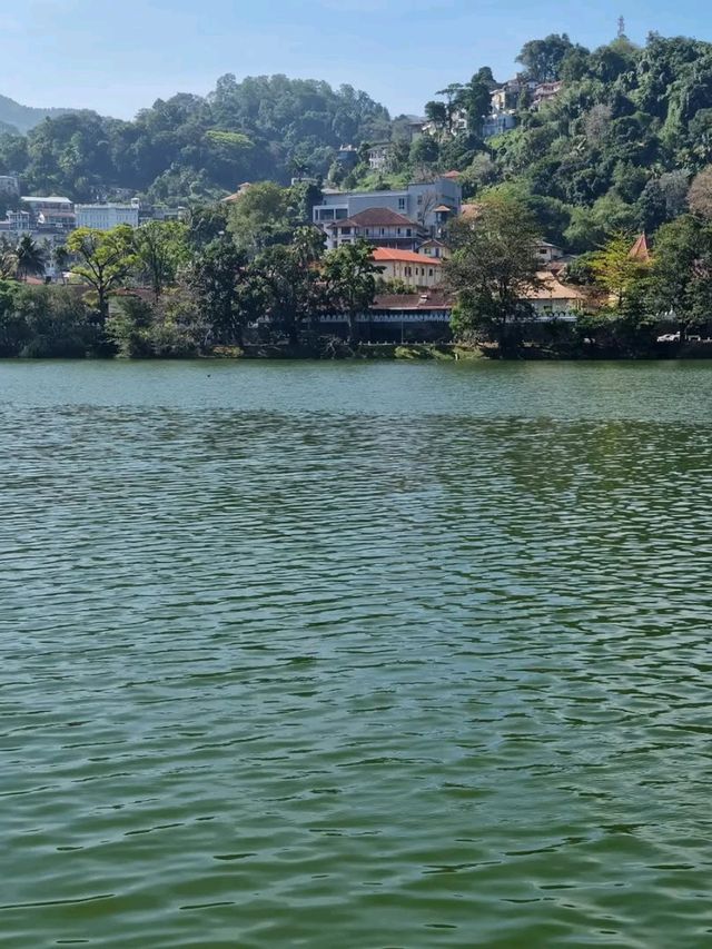 Cruising Around Kandy Lake