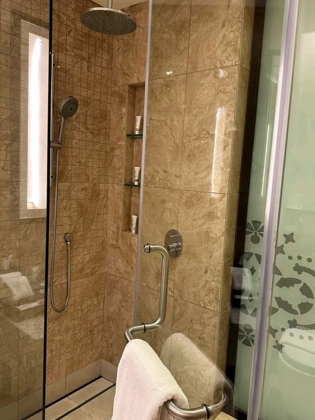 🏨✨ Amari Johor Bahru – City Chic Meets Comfort in JB 🇲🇾🌟