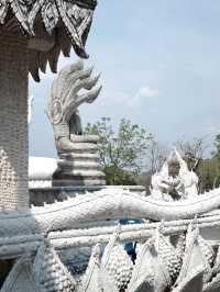 ชวนเที่ยวโบสถ์สีขาวที่ประดับด้วยเปลือกหอยนับล้าน