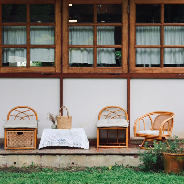 📍บ้านสวนกำไรสุข – คาเฟ่ริมน้ำกลางสวนในฉะเชิงเทรา 