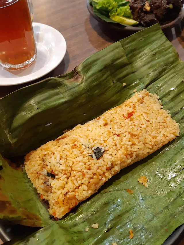 Banana Leaves, Big Flavors, Batam’s Culinary Icon
