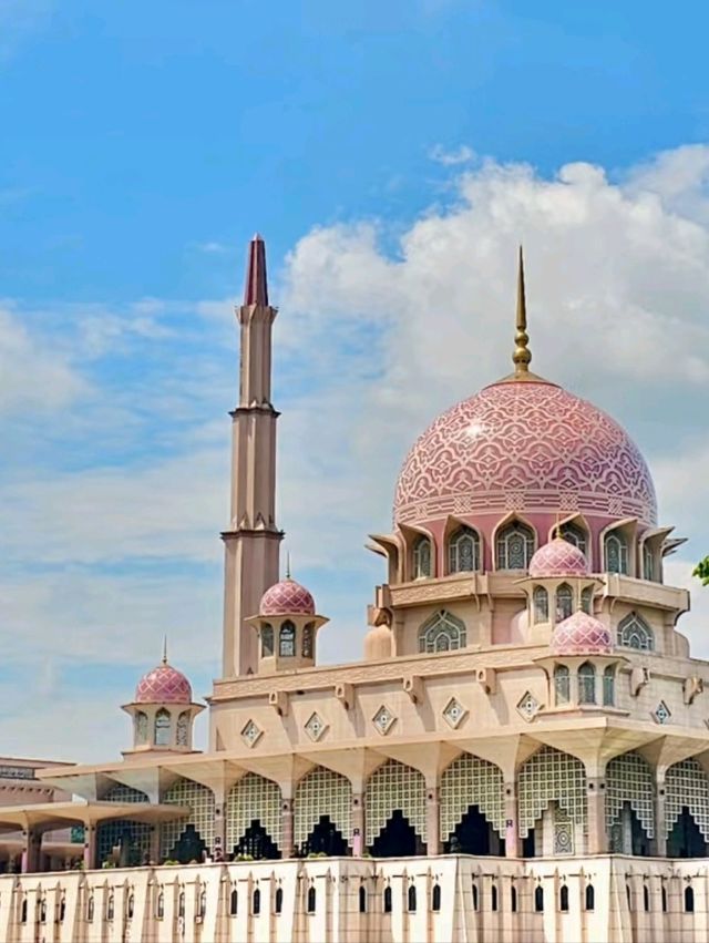 Putra Mosque – The Pink Jewel of Putrajaya