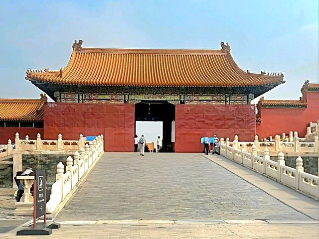 A Walk Through Imperial Wonder : The Forbidden City