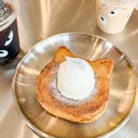 Lie Awake Cafe – ร้านกาแฟลับในปั๊ม 