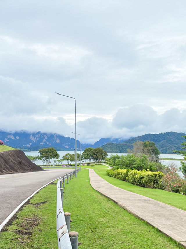 ที่นี่คือเขื่อนรัชชประภา (เขื่อนเชี่ยวหลาน) 🏔️🚴‍♀️
