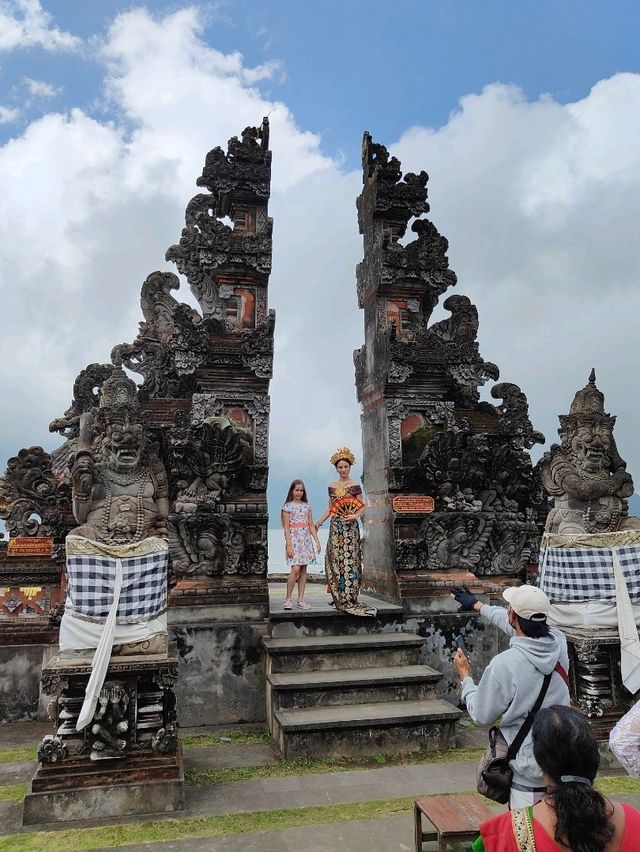 🌺 Ceremonial Reflections: A Walk Through Ulun Danu Beratan Park