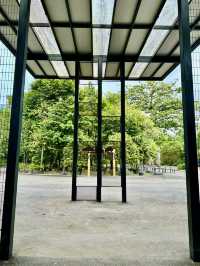 Minimal Materials, Maximum Charm — KL’s Underrated Escape