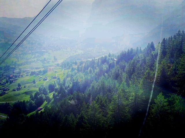 瑞士格林德瓦-艾格快車(Eiger Express)纜車