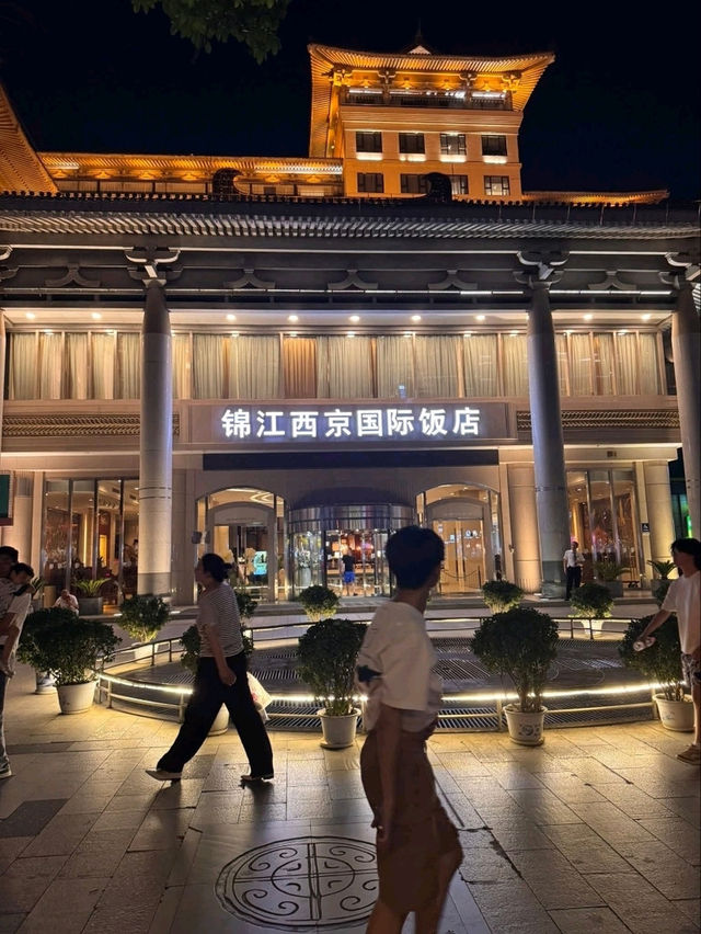 “Xi’an Nights: Lantern Streets, Muslim Quarter Feasts & Ancient Wall Evenings”