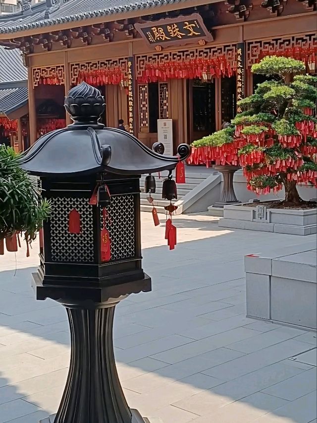 Tranquility at Qibao Temple
