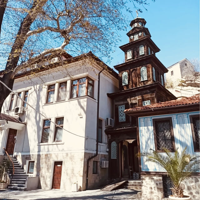 “Layers of Time — My Solo Wander Through Plovdiv, Bulgaria” 🌿✨  “Layers of Time — My Solo Wander Through Plovdiv, Bulgaria” 🌿✨