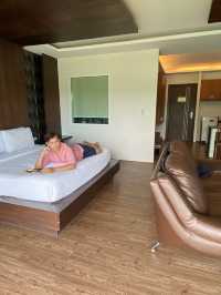 พักผ่อนบนเกาะสวรรค์ที่ Phi Phi Cliff Beach Resort