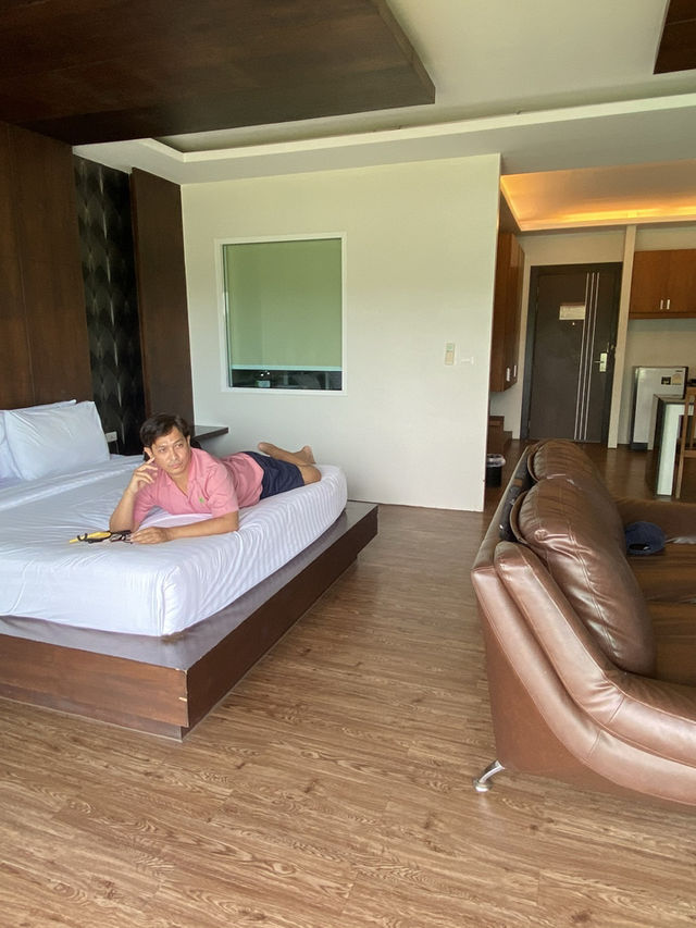 พักผ่อนบนเกาะสวรรค์ที่ Phi Phi Cliff Beach Resort